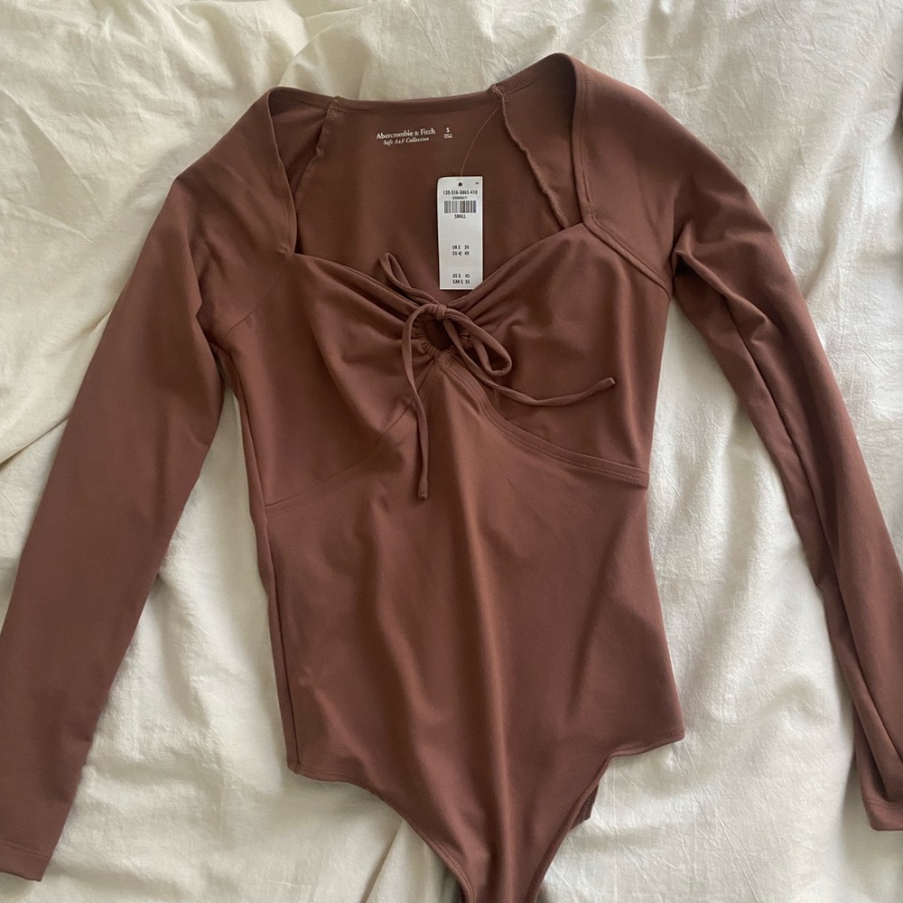 Long-Sleeve Seamless Fabric Cinched Front Bodysuit, NWT, Terracotta brown 🤎